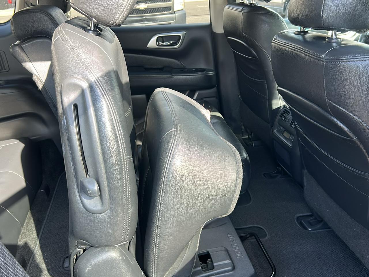 Nissan Pathfinder SV 4WD 2015