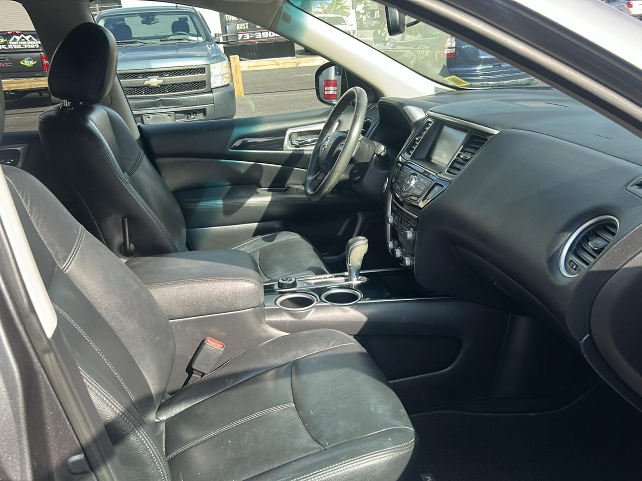 Nissan Pathfinder SV 4WD 2015