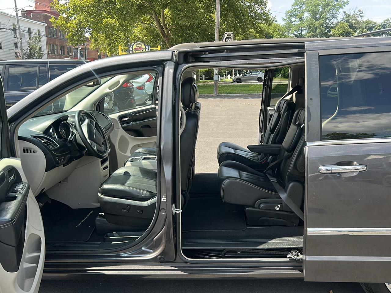 Chrysler Town & Country Touring-L 2015
