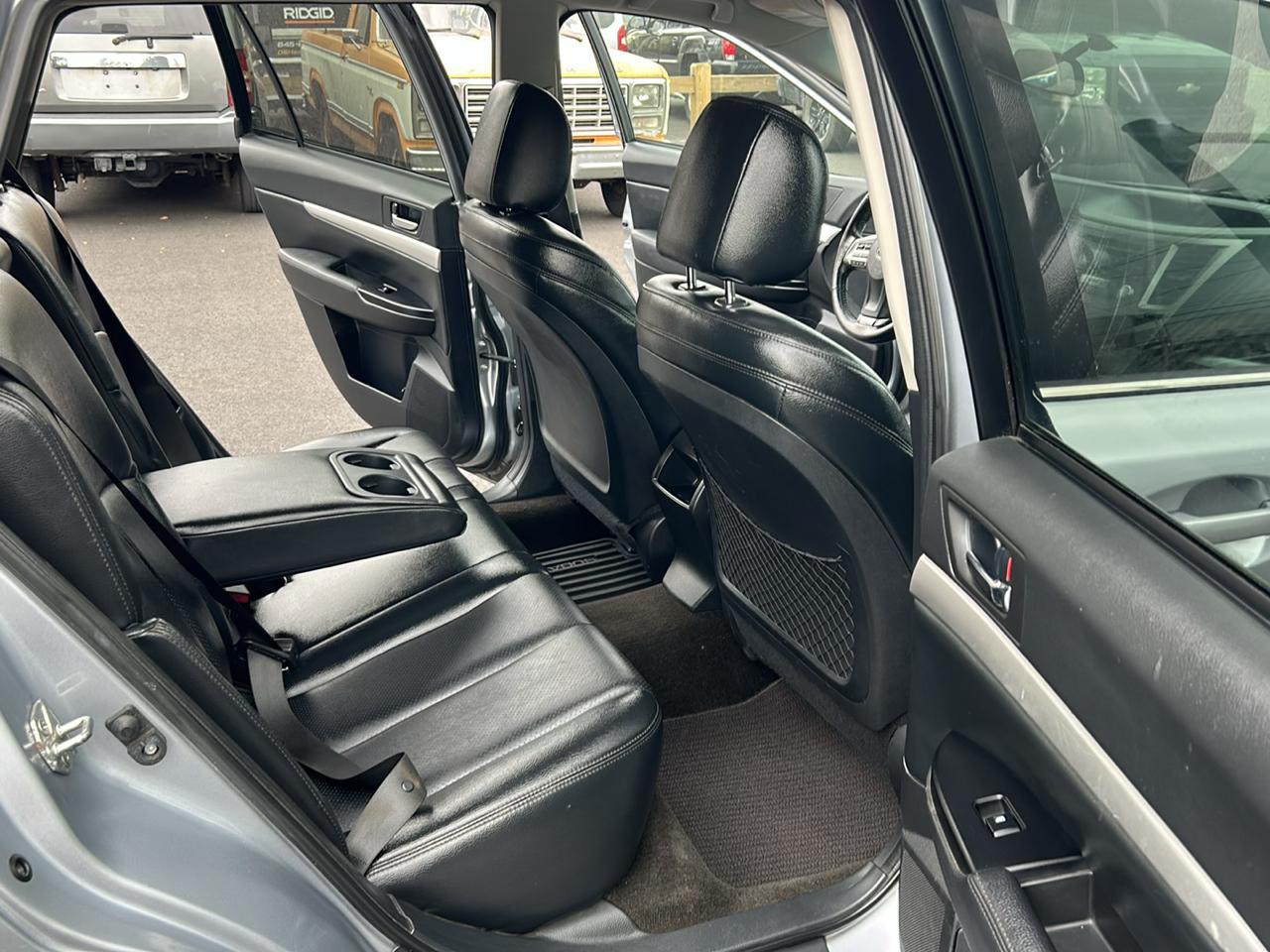 Subaru Outback 2.5i Premium 2013