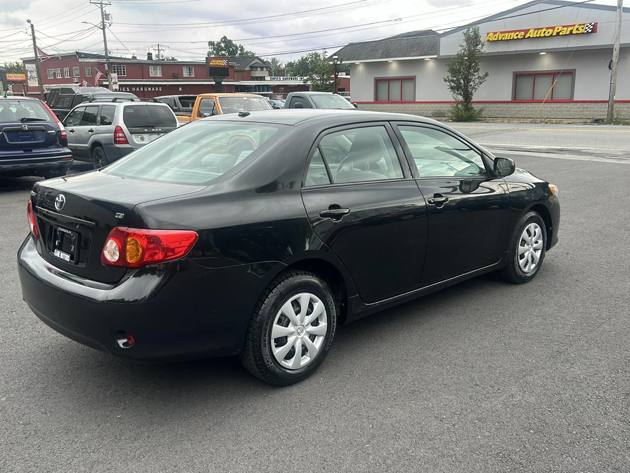Toyota Corolla 4dr Sdn Auto LE (Natl) 2009