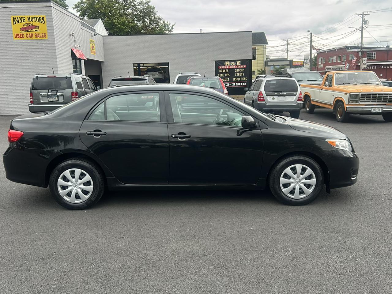 Toyota Corolla 4dr Sdn Auto LE (Natl) 2009