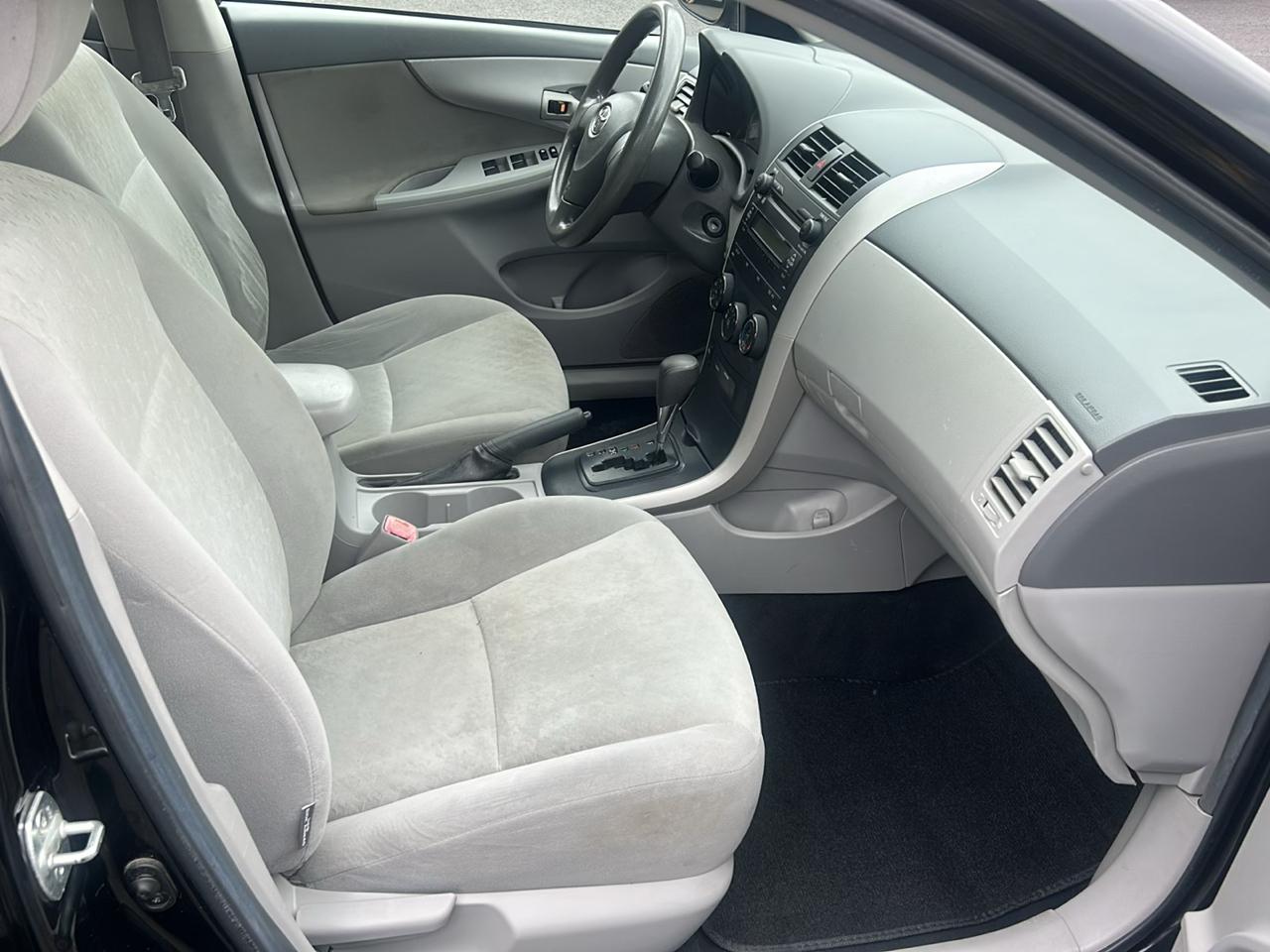 Toyota Corolla 4dr Sdn Auto LE (Natl) 2009