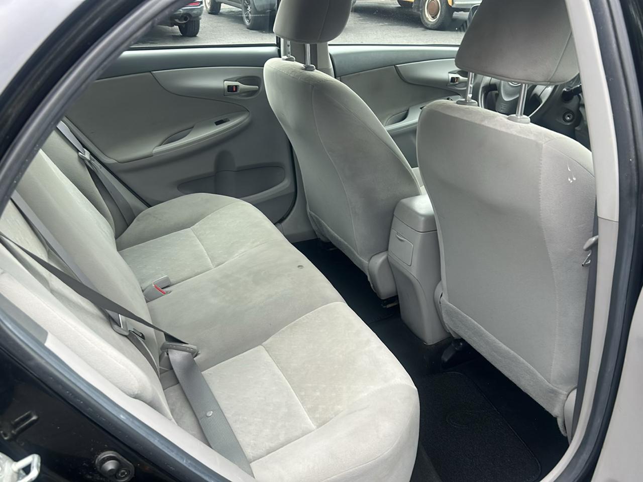 Toyota Corolla 4dr Sdn Auto LE (Natl) 2009