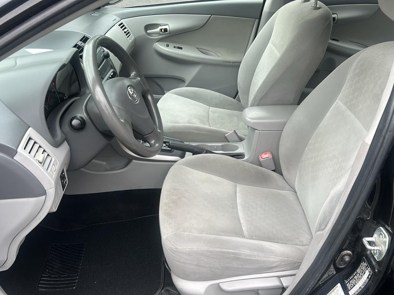 Toyota Corolla 4dr Sdn Auto LE (Natl) 2009