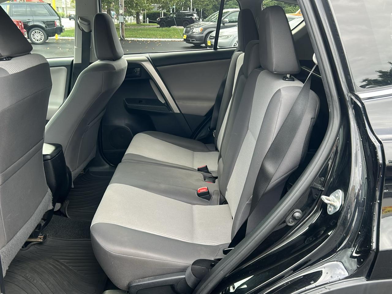 Toyota RAV4 LE AWD 2015