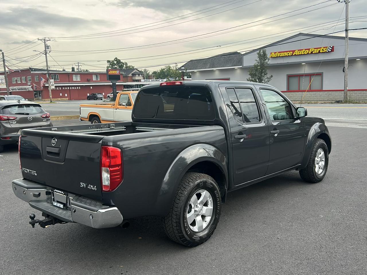 Nissan Frontier 4WD Crew Cab LWB Auto SV 2013