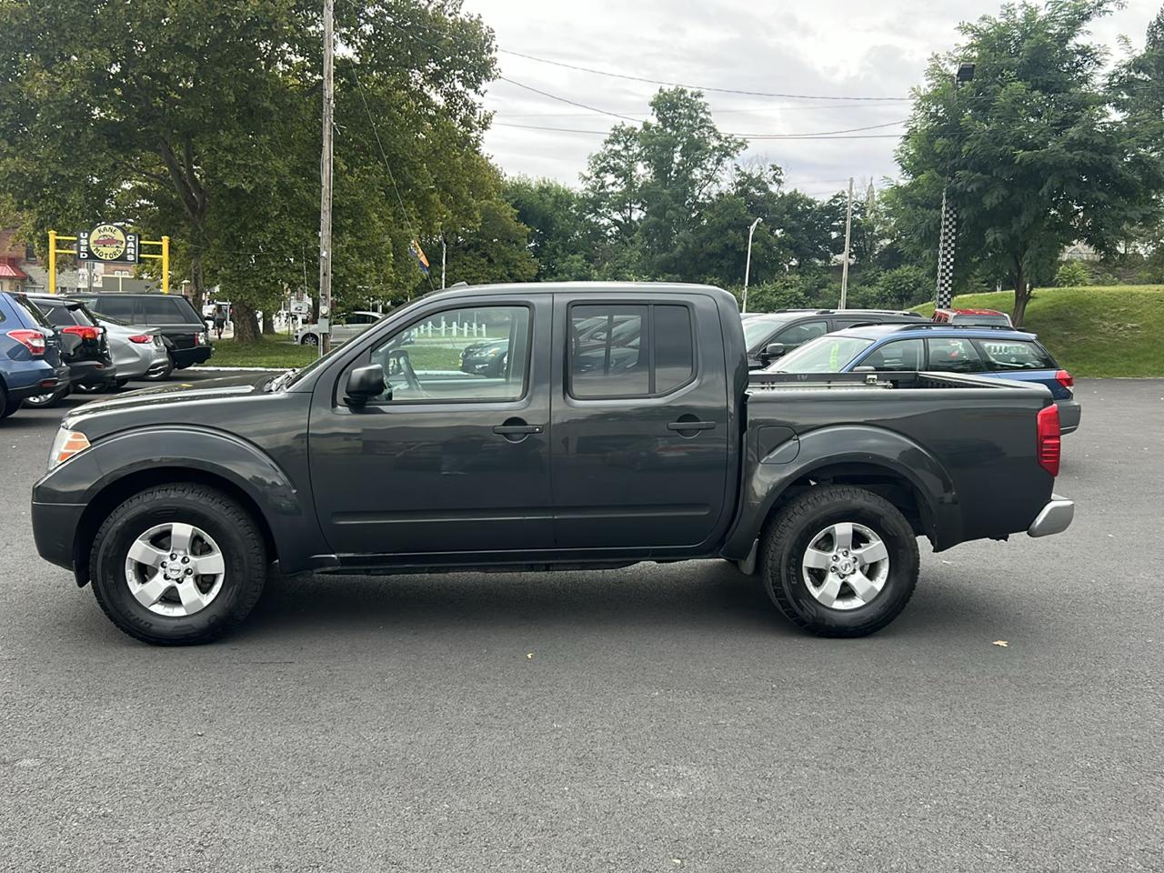 Nissan Frontier 4WD Crew Cab LWB Auto SV 2013