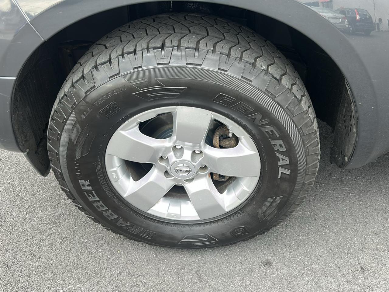 Nissan Frontier 4WD Crew Cab LWB Auto SV 2013