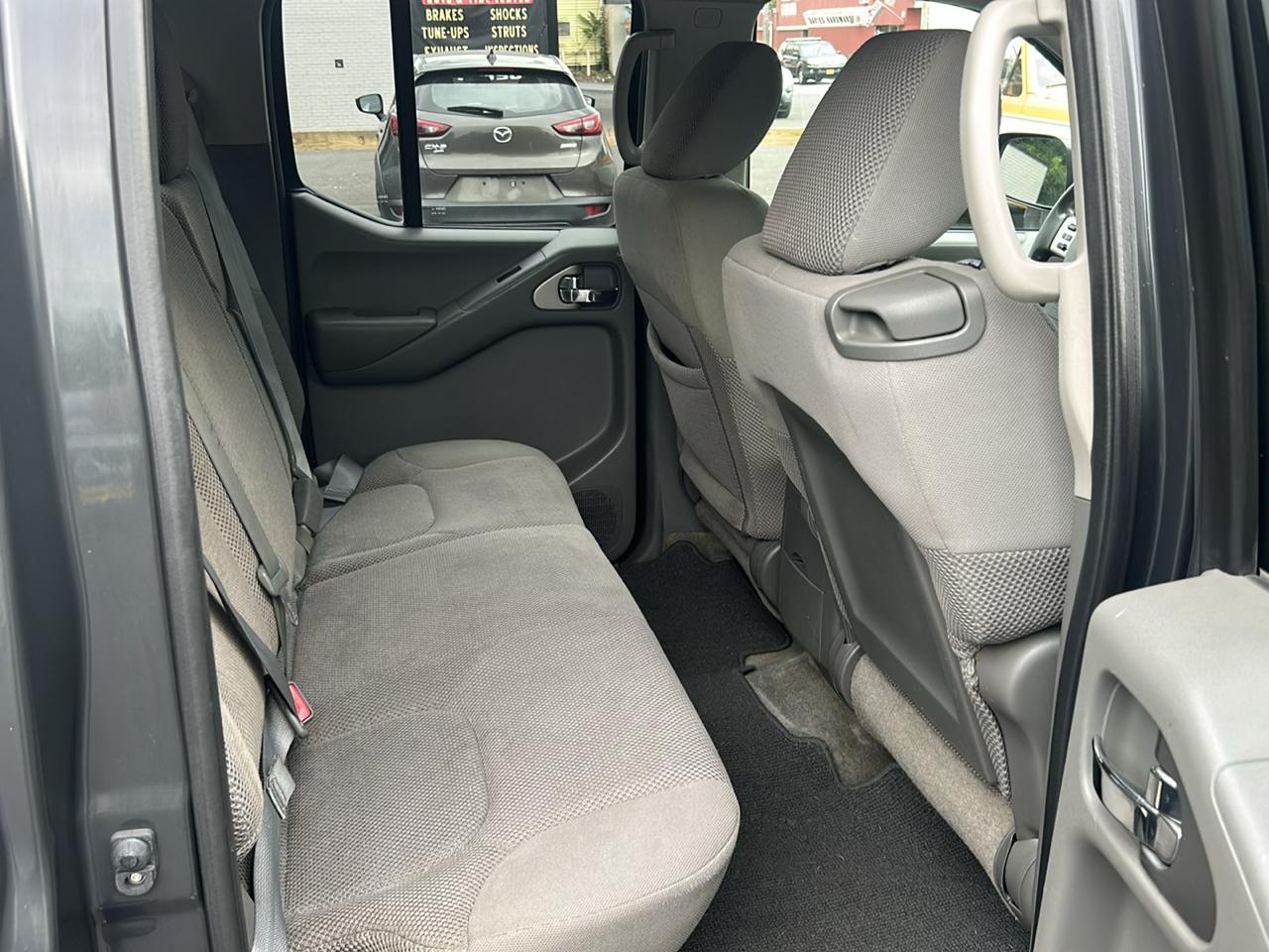 Nissan Frontier 4WD Crew Cab LWB Auto SV 2013