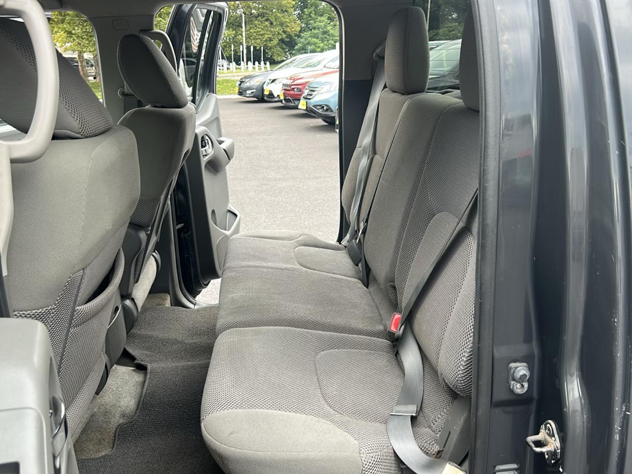 Nissan Frontier 4WD Crew Cab LWB Auto SV 2013