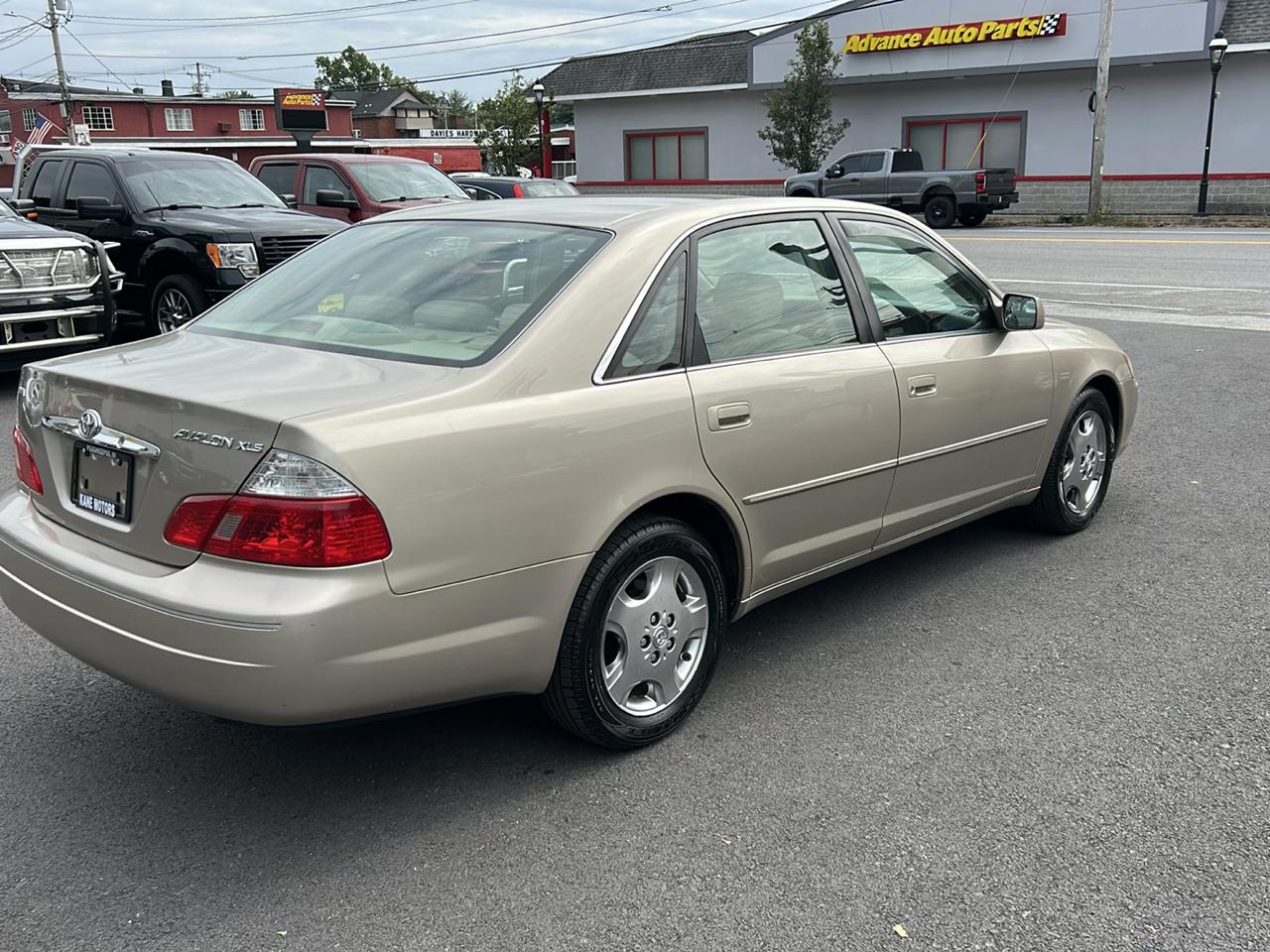Toyota Avalon XL 2004