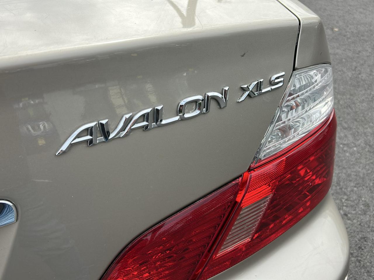 Toyota Avalon XL 2004