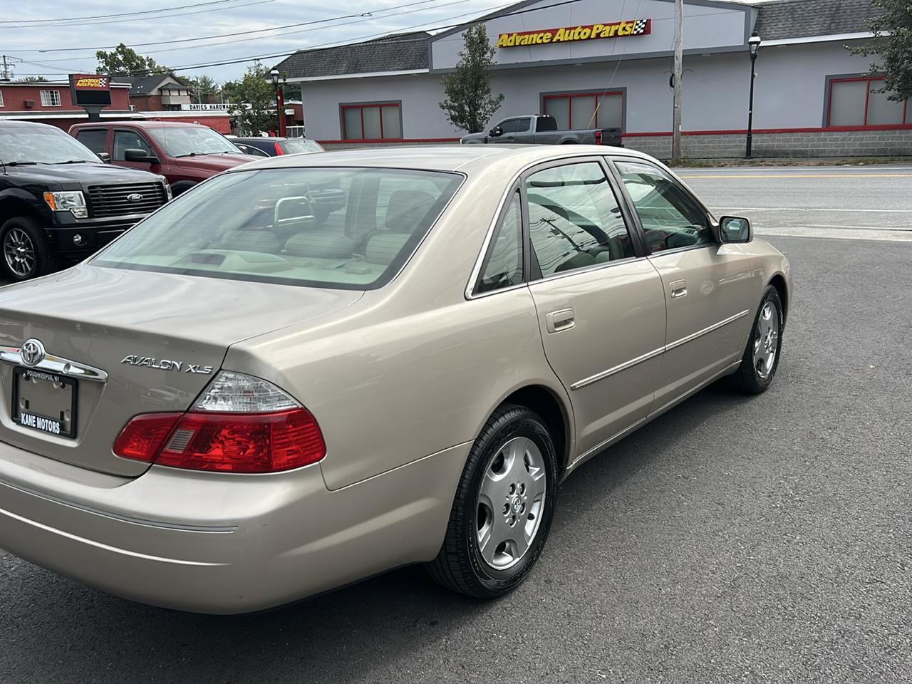Toyota Avalon XL 2004