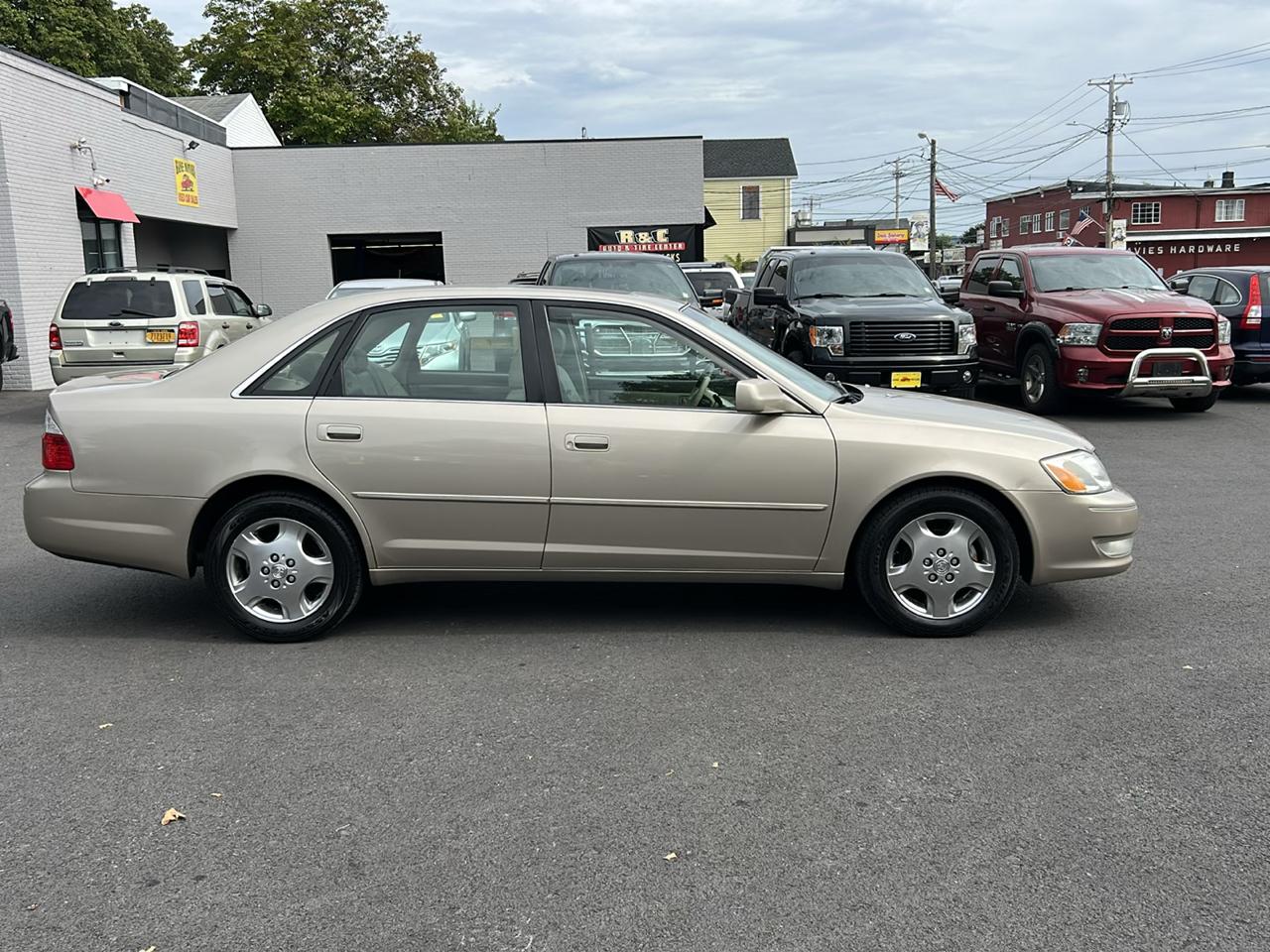 Toyota Avalon XL 2004