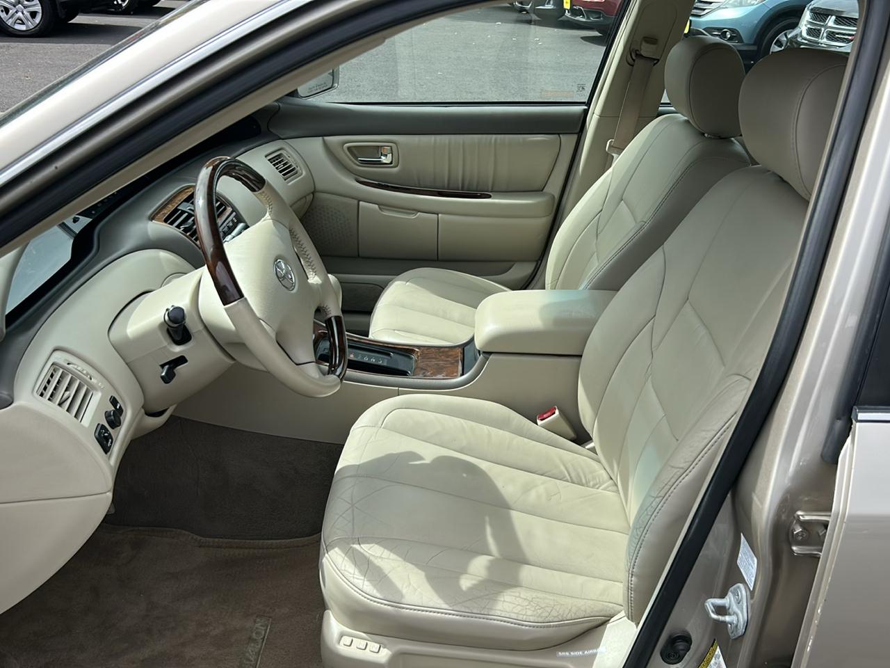 Toyota Avalon XL 2004