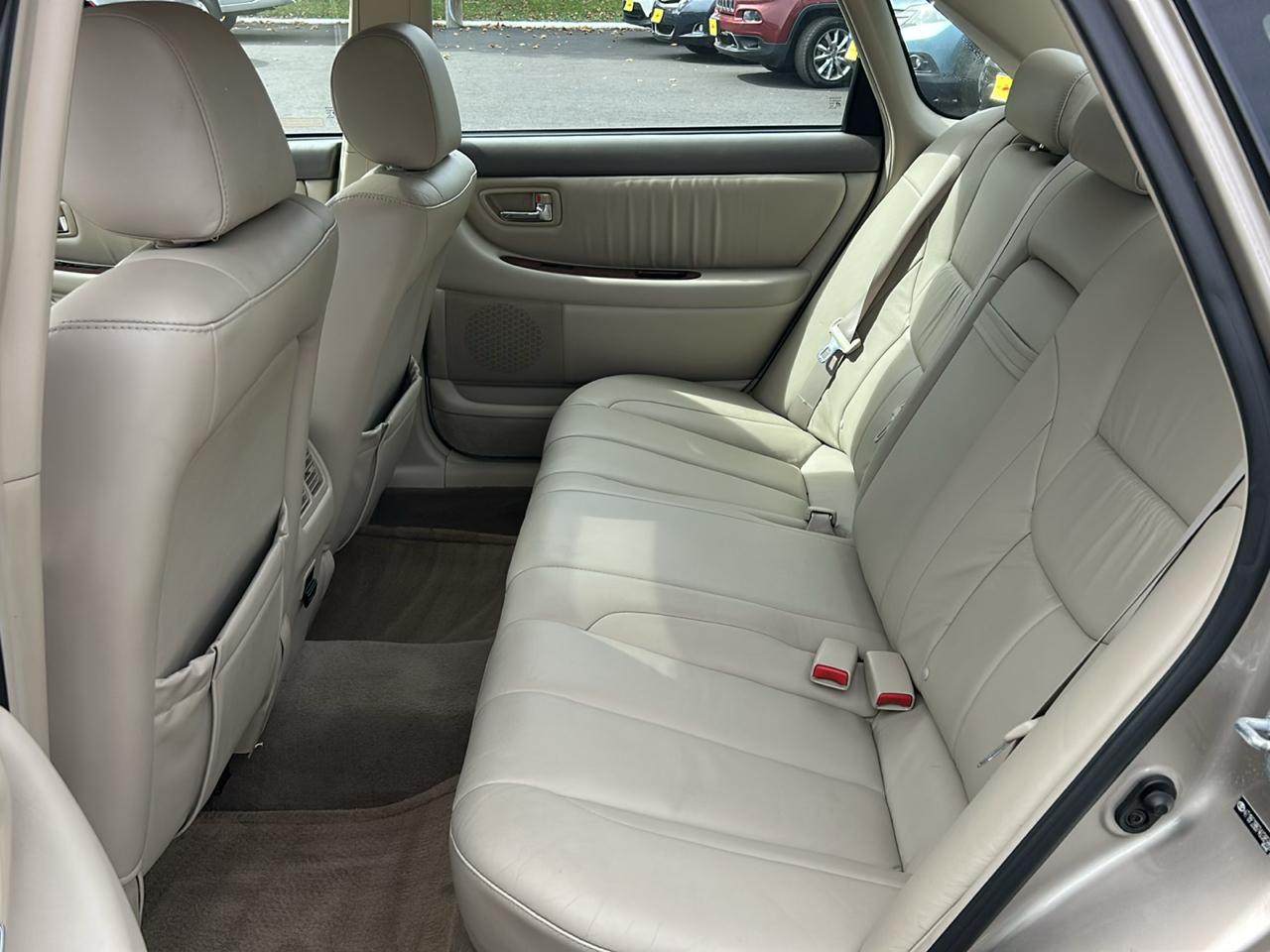 Toyota Avalon XL 2004