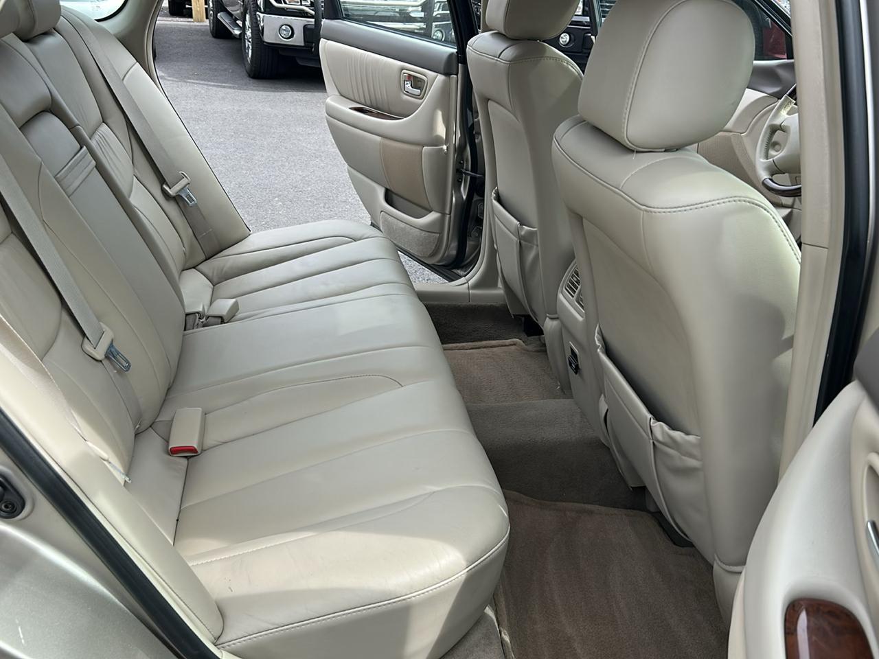 Toyota Avalon XL 2004