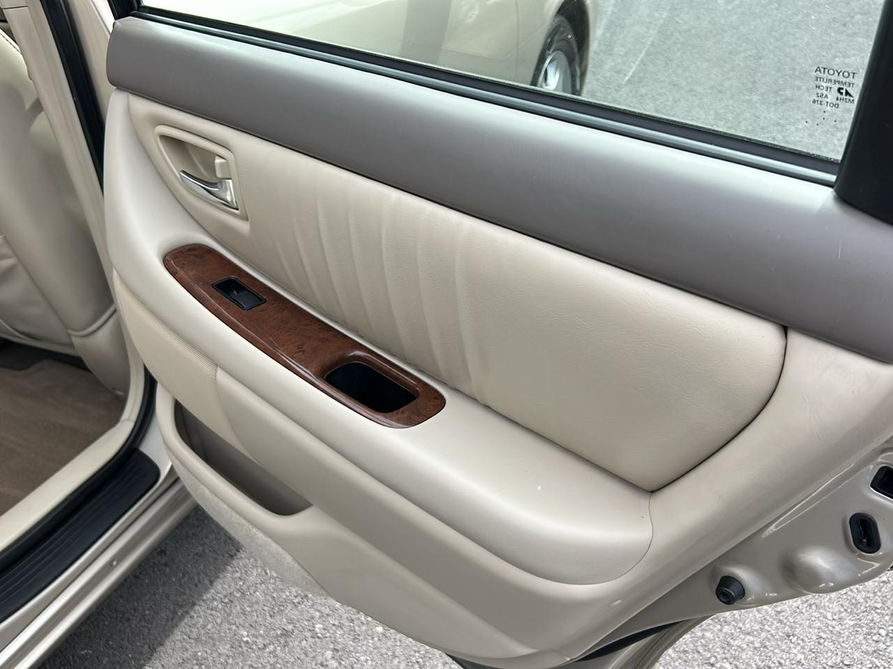 Toyota Avalon XL 2004