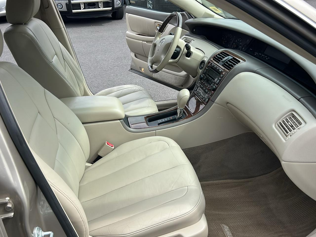 Toyota Avalon XL 2004