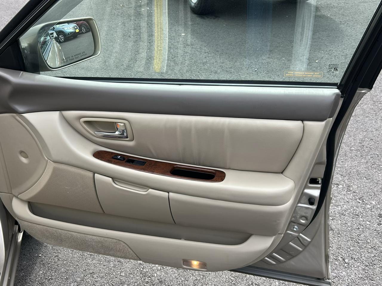 Toyota Avalon XL 2004