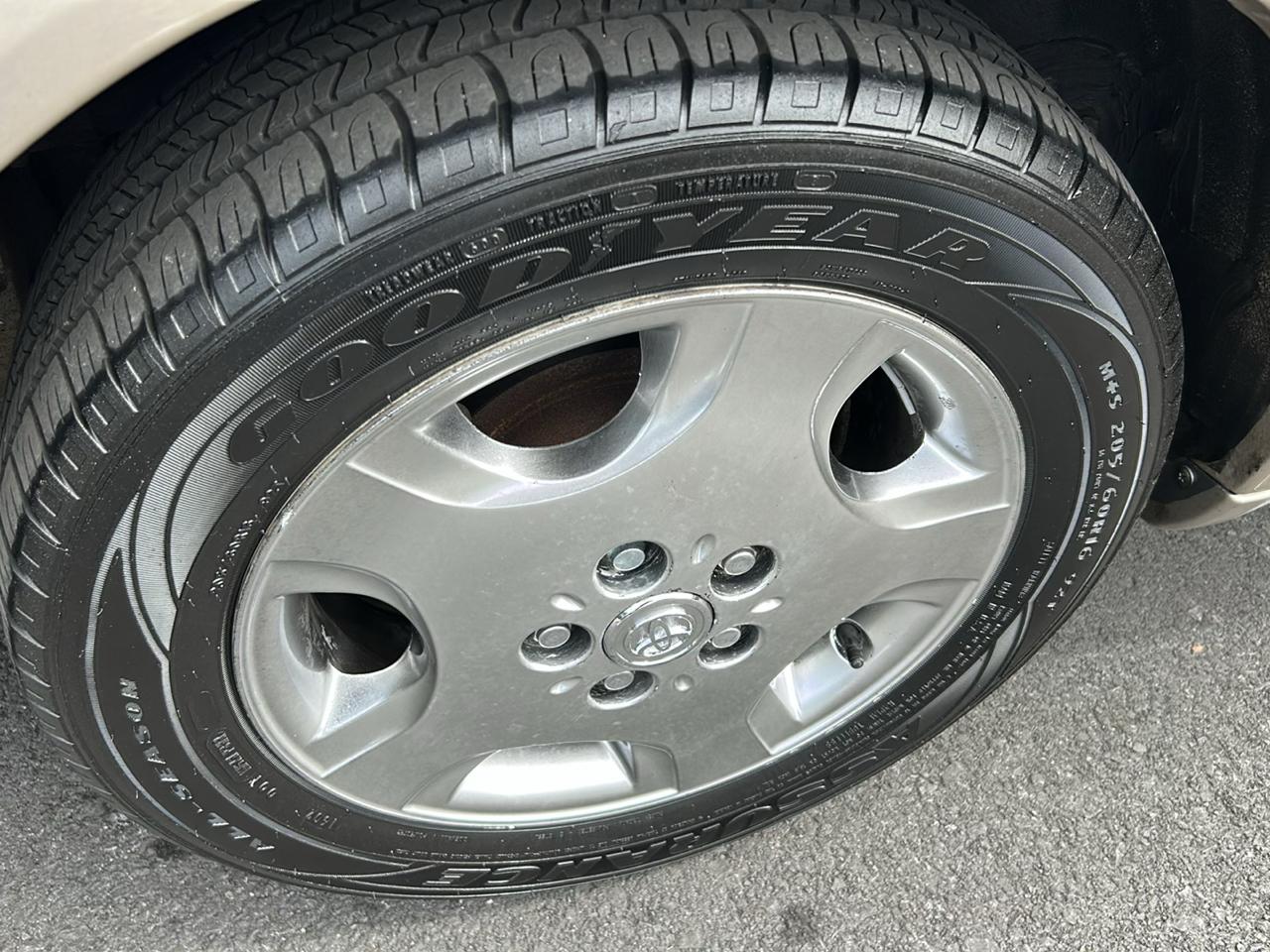 Toyota Avalon XL 2004