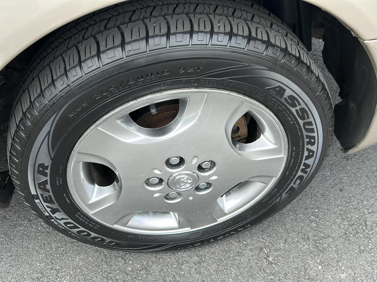 Toyota Avalon XL 2004