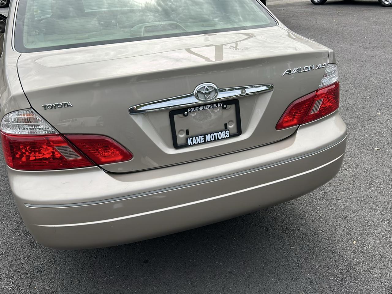 Toyota Avalon XL 2004