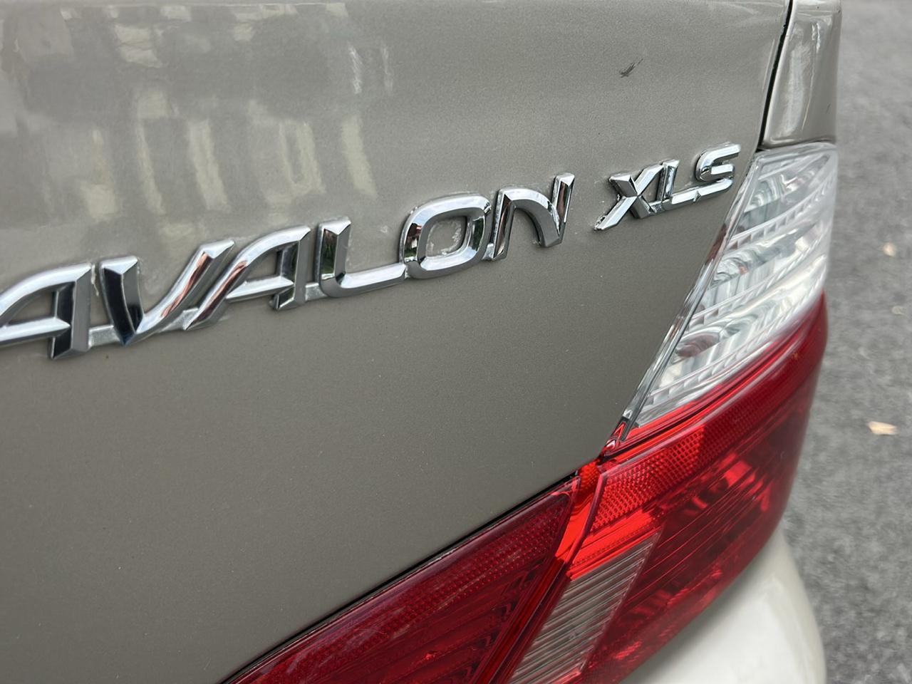 Toyota Avalon XL 2004