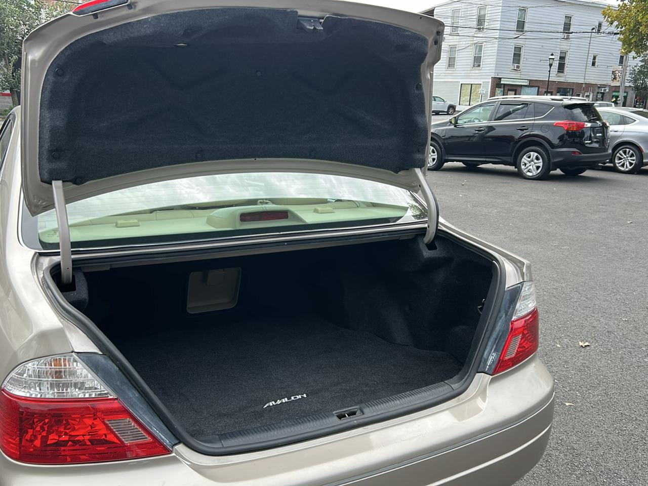 Toyota Avalon XL 2004