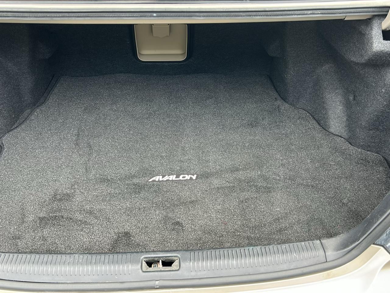Toyota Avalon XL 2004