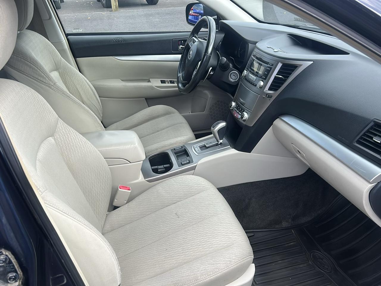 Subaru Outback 2.5i Premium 2012