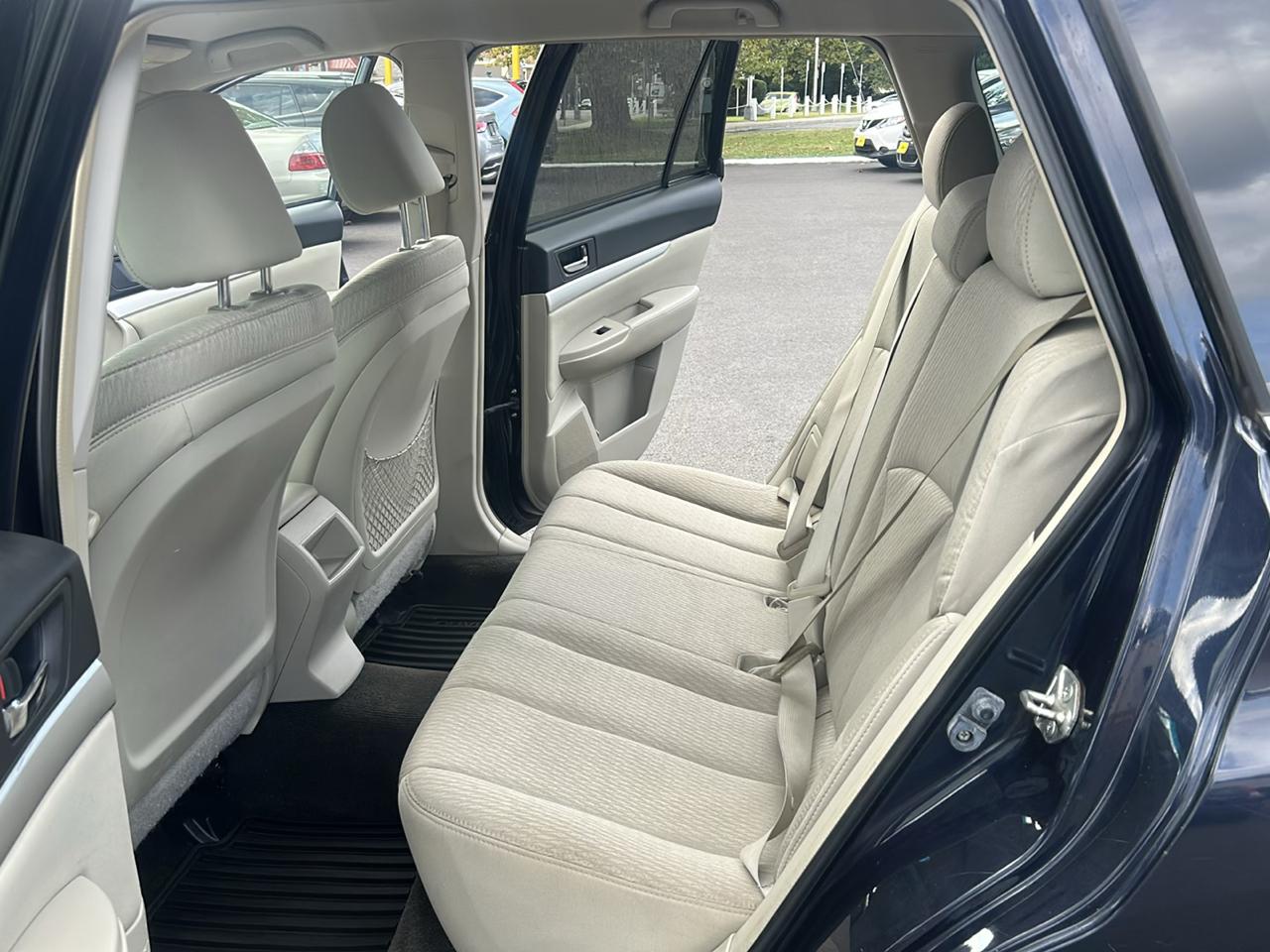 Subaru Outback 2.5i Premium 2012