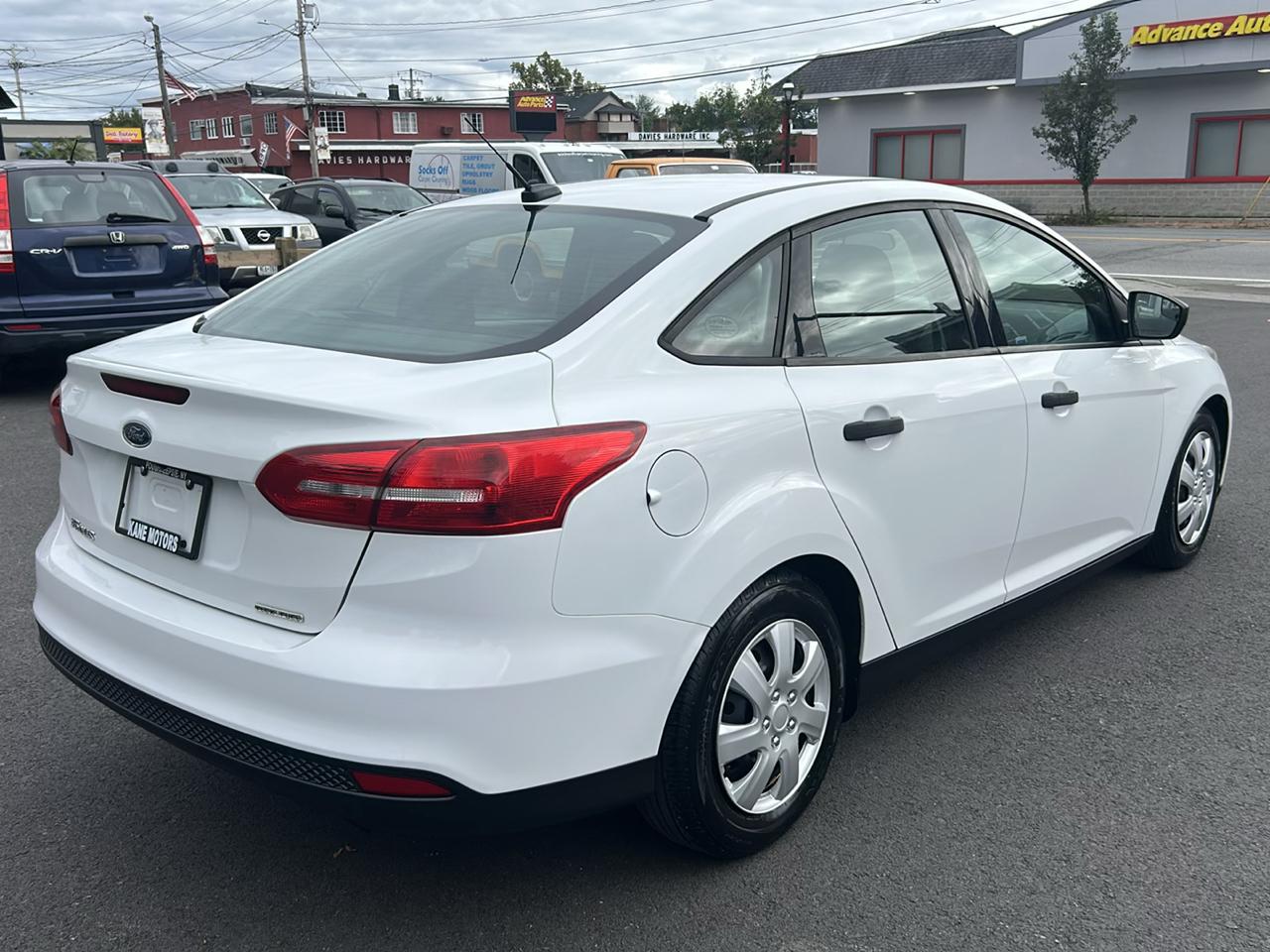 Ford Focus S Sedan 2015