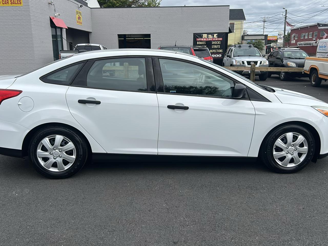 Ford Focus S Sedan 2015
