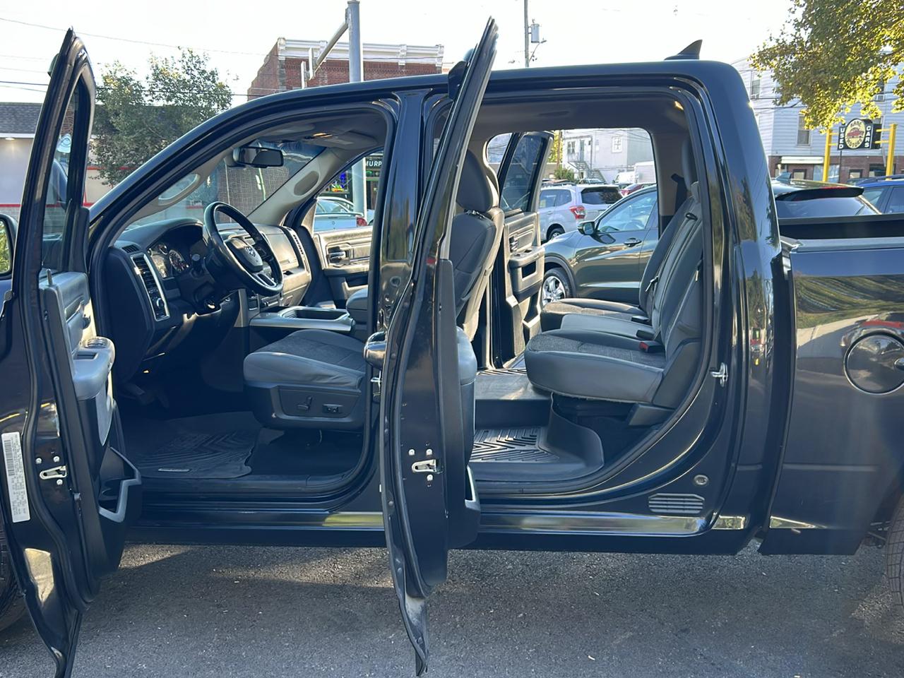 RAM 1500 4WD Quad Cab 140.5" Big Horn 2018