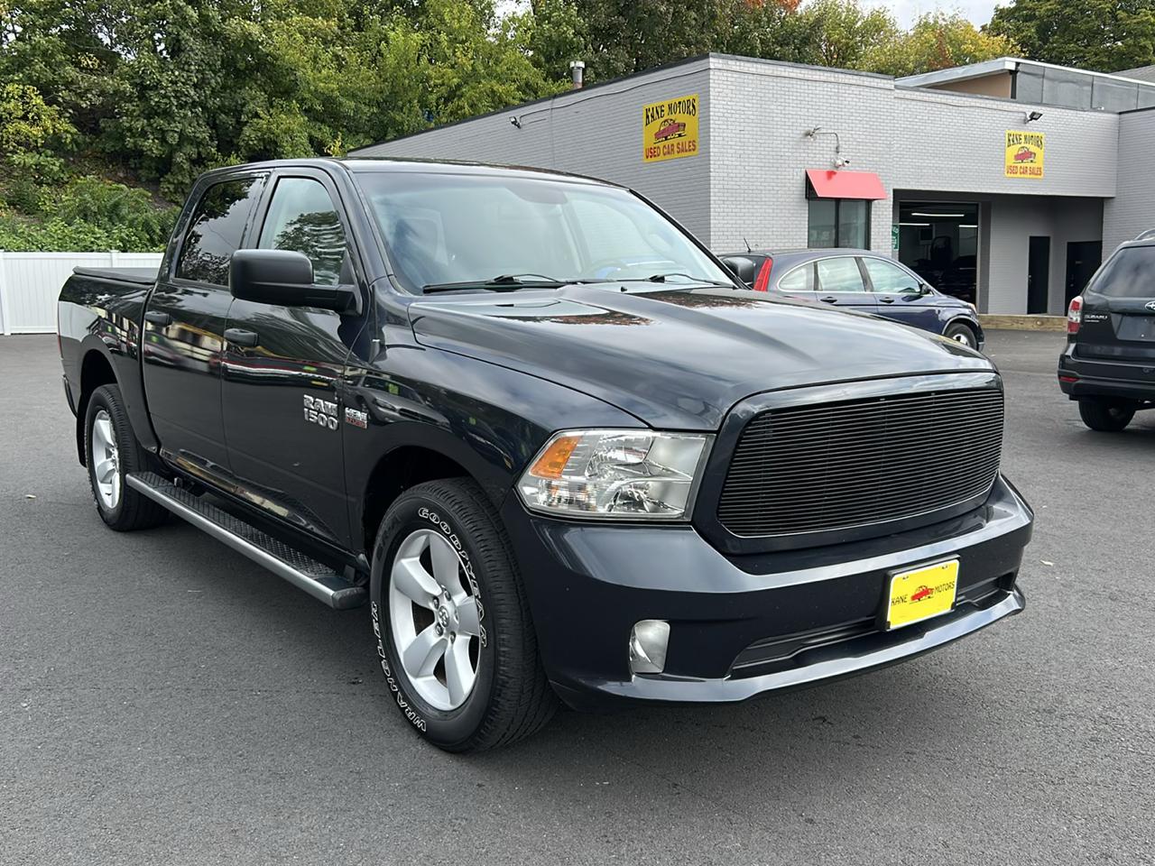 RAM 1500 4WD Crew Cab 140.5" Sport 2014