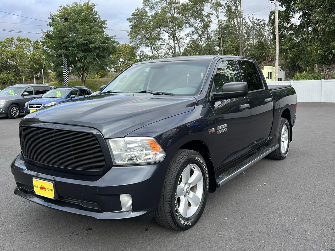 RAM 1500 4WD Crew Cab 140.5" Sport 2014