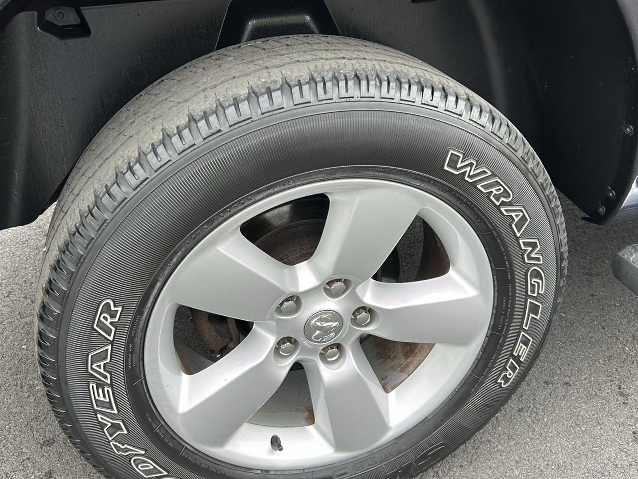 RAM 1500 4WD Crew Cab 140.5" Sport 2014