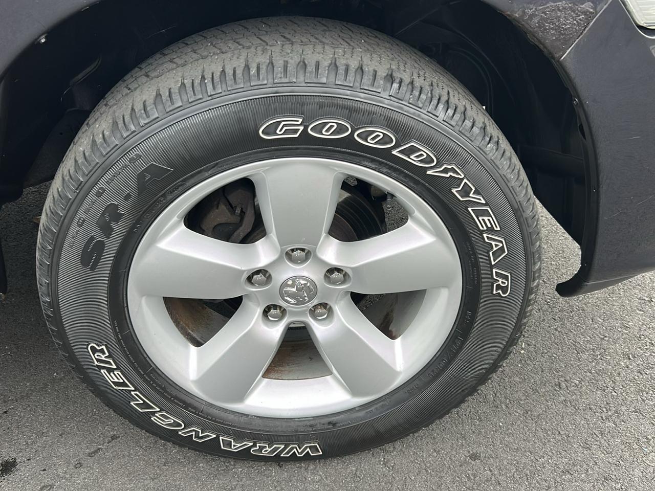 RAM 1500 4WD Crew Cab 140.5" Sport 2014