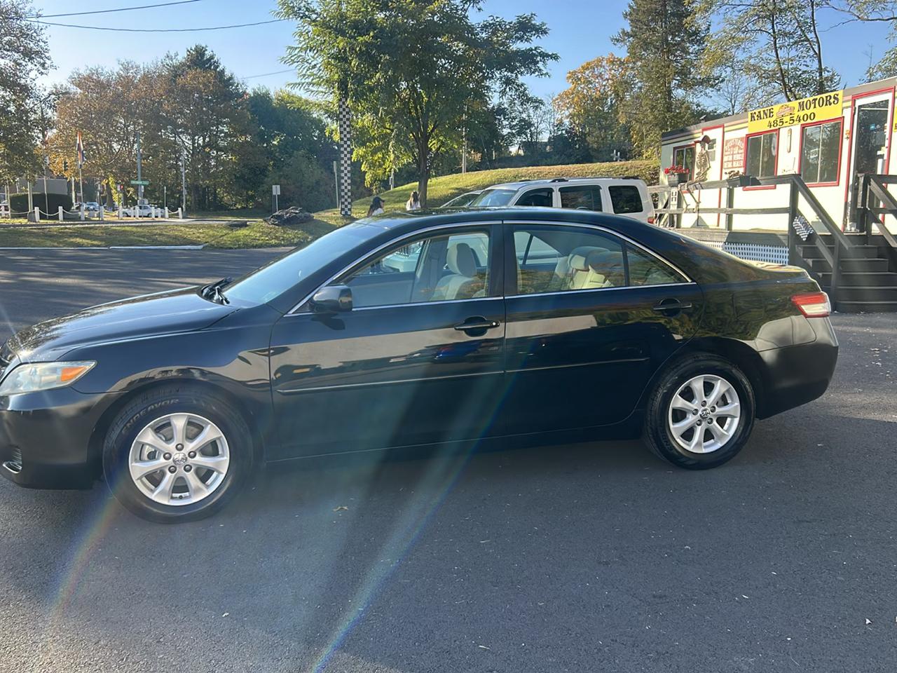 Toyota Camry 4dr Sdn SE Auto (Natl) 2011