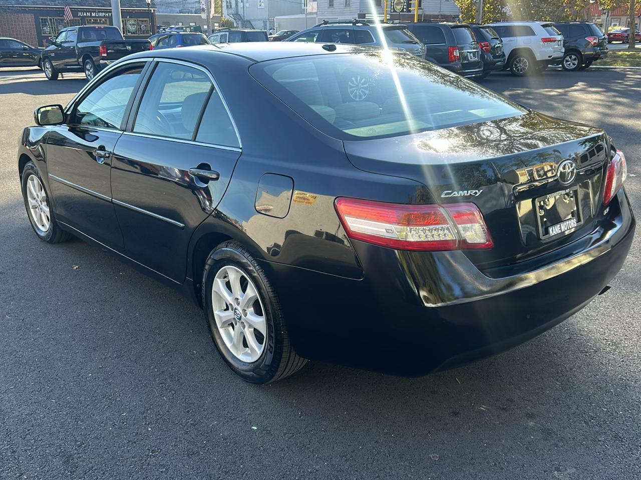 Toyota Camry 4dr Sdn SE Auto (Natl) 2011