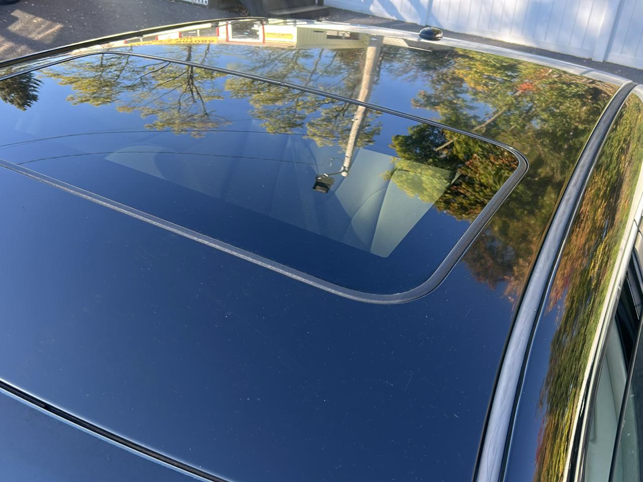Toyota Camry 4dr Sdn SE Auto (Natl) 2011