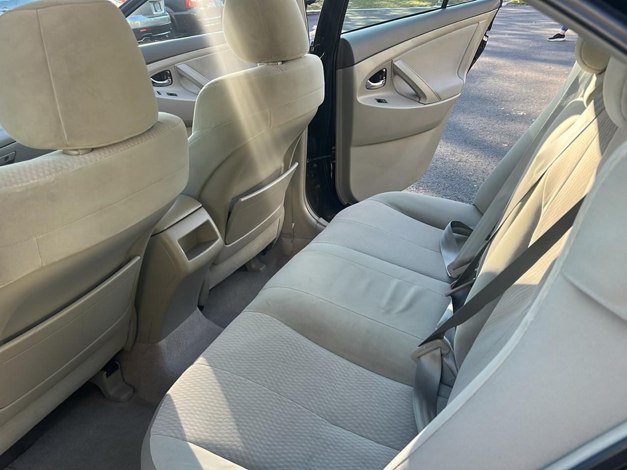 Toyota Camry 4dr Sdn SE Auto (Natl) 2011