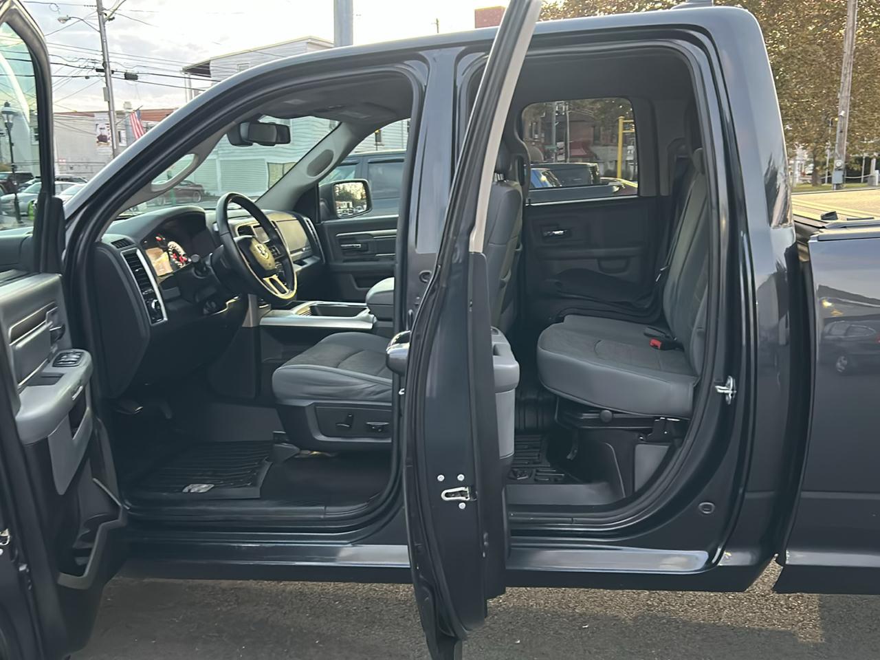 RAM 1500 4WD Crew Cab 149" Big Horn 2016