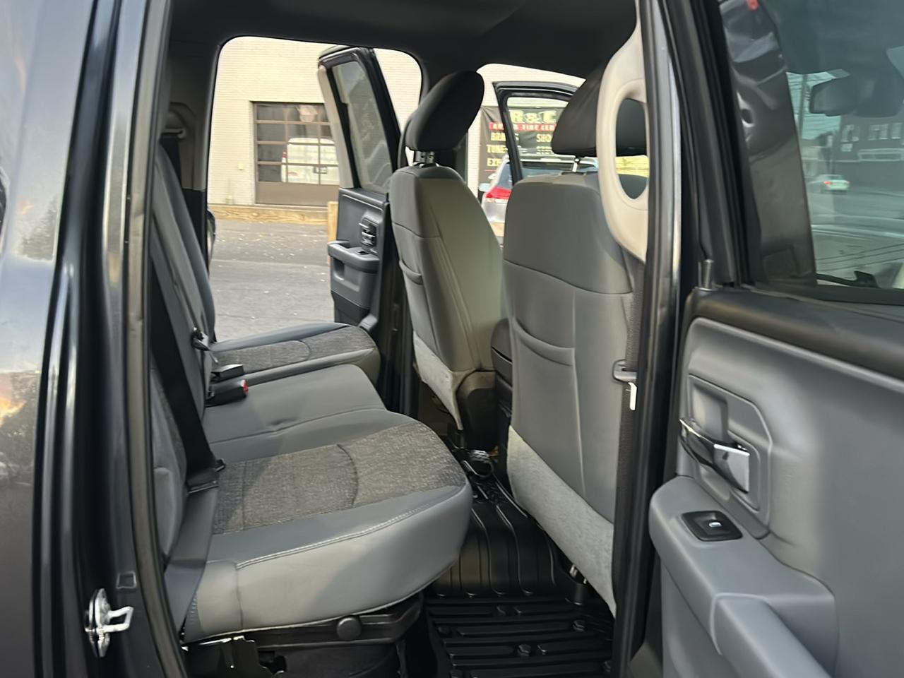 RAM 1500 4WD Crew Cab 149" Big Horn 2016