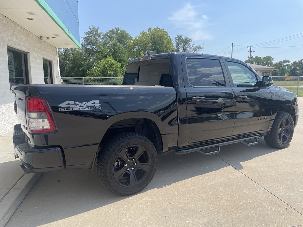 RAM 1500 Big Horn 4x4 Crew Cab 5'7" Box 2020 RAM 1500 Big Horn 4x4 Crew Cab 5'7" Box 2020