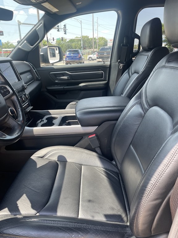 RAM 1500 Big Horn 4x4 Crew Cab 5'7" Box 2020 RAM 1500 Big Horn 4x4 Crew Cab 5'7" Box 2020