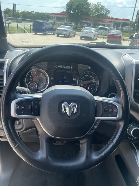 RAM 1500 Big Horn 4x4 Crew Cab 5'7" Box 2020 RAM 1500 Big Horn 4x4 Crew Cab 5'7" Box 2020