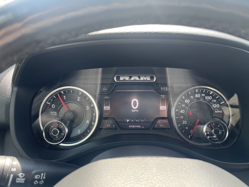 RAM 1500 Big Horn 4x4 Crew Cab 5'7" Box 2020 RAM 1500 Big Horn 4x4 Crew Cab 5'7" Box 2020